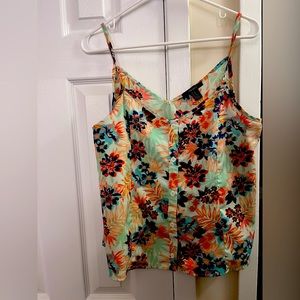 Cute flower top!